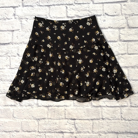 Old Navy Floral Tiered Skirt Black Yellow White Cottage Romantic Feminine Size 0 - Picture 14 of 15